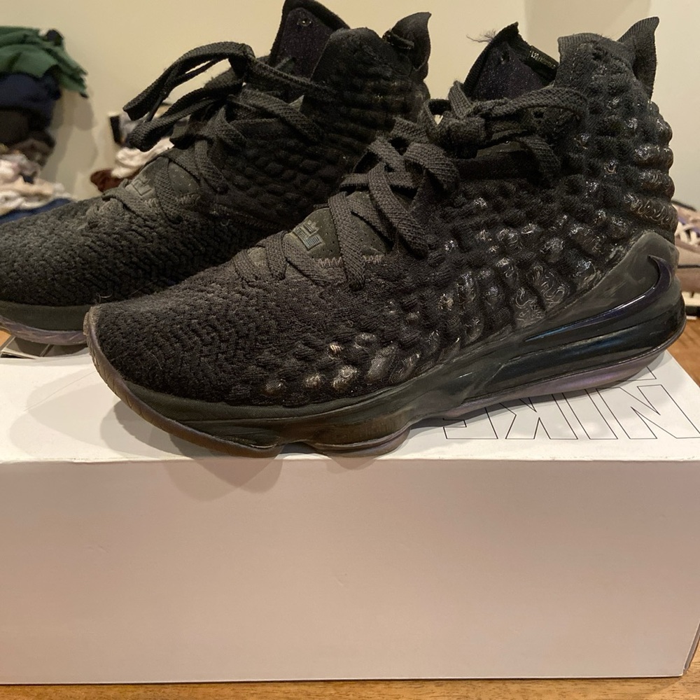 Lebron 20 men’s basketball shoes